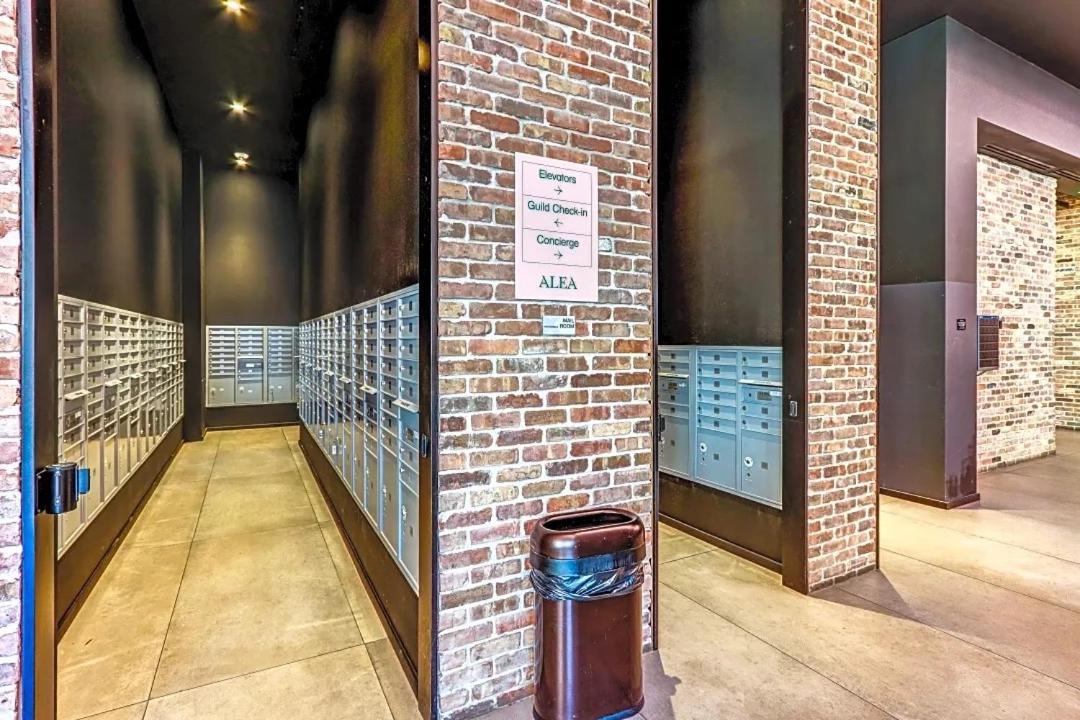 Vibrant Downtown Gem - 2br, Near Port Of & Entertainment